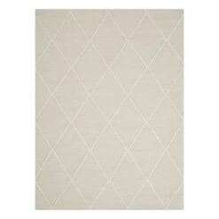 (B782) Wesley White Diamond Design Area Rug, 5x7